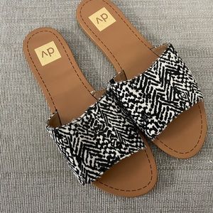 DV flats sandals